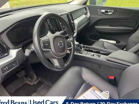 VOLVO XC60 2018 YV4102RK1J1054484 image