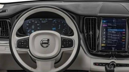 VOLVO XC60 2018 LYV102RK0JB096432 image