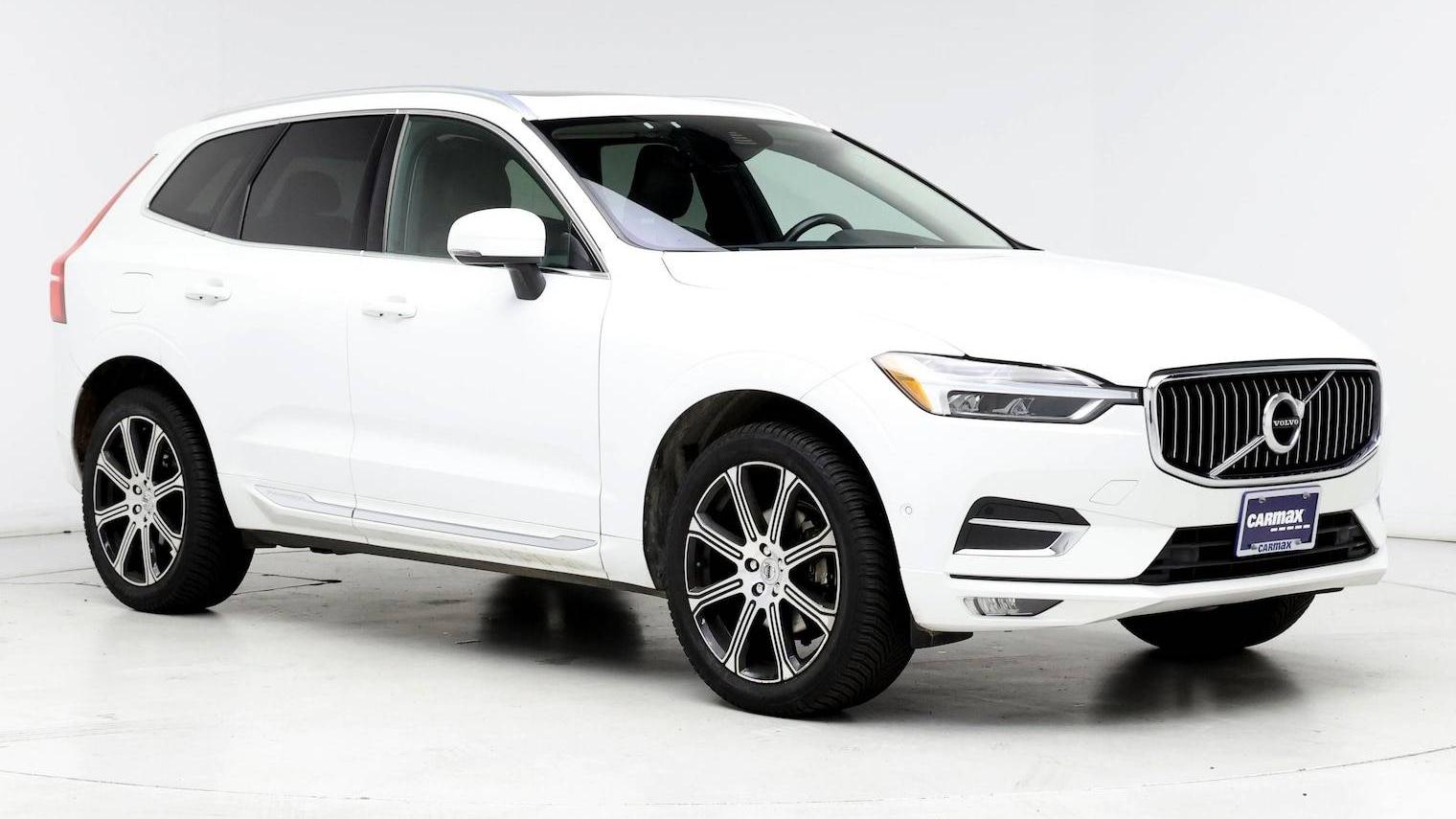 VOLVO XC60 2018 YV4102RL7J1023460 image