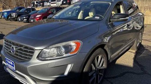 VOLVO XC60 2017 YV449MRR6H2192814 image