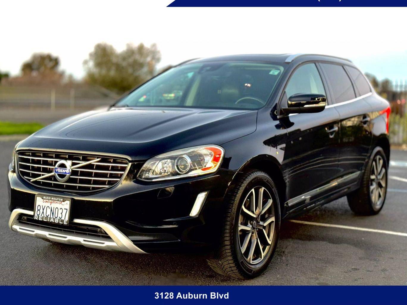 VOLVO XC60 2017 YV449MRR2H2017346 image