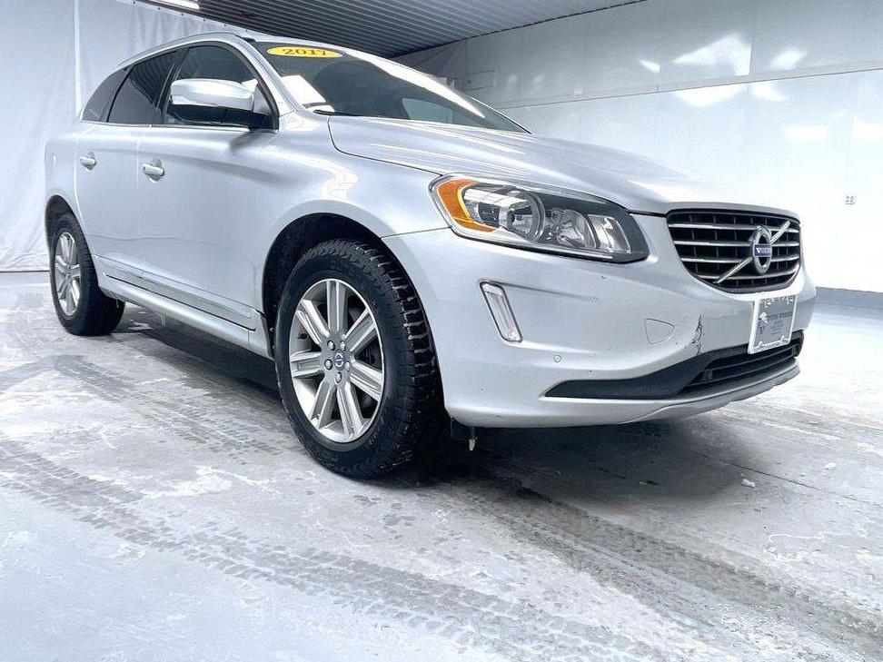 VOLVO XC60 2017 YV440MRU9H2081821 image