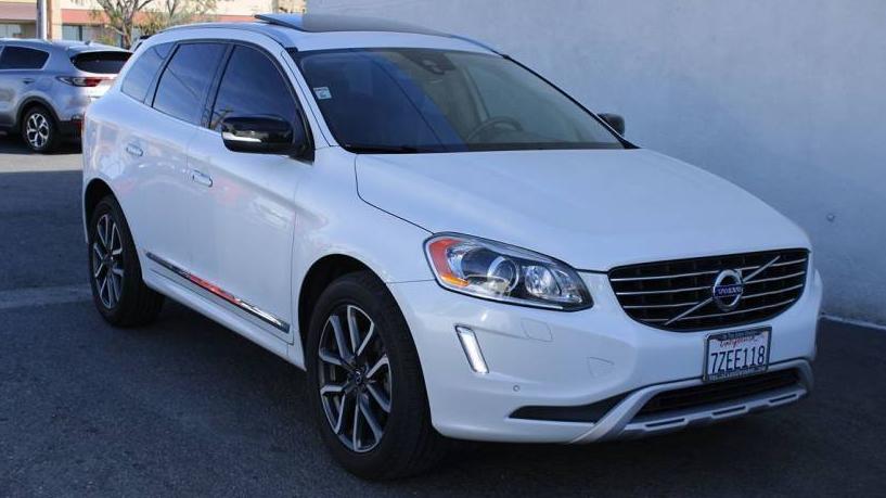 VOLVO XC60 2017 YV449MRR6H2181389 image