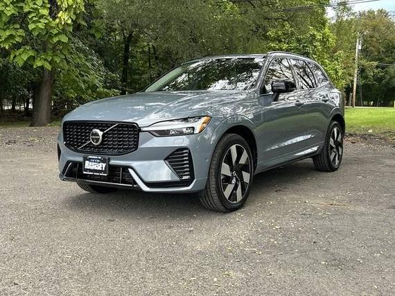 VOLVO XC60 2024 YV4H60DL6R1821985 image