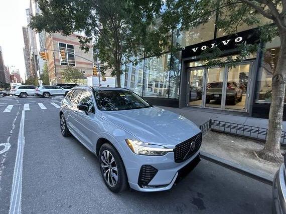 VOLVO XC60 2024 YV4L12RK1R1719451 image