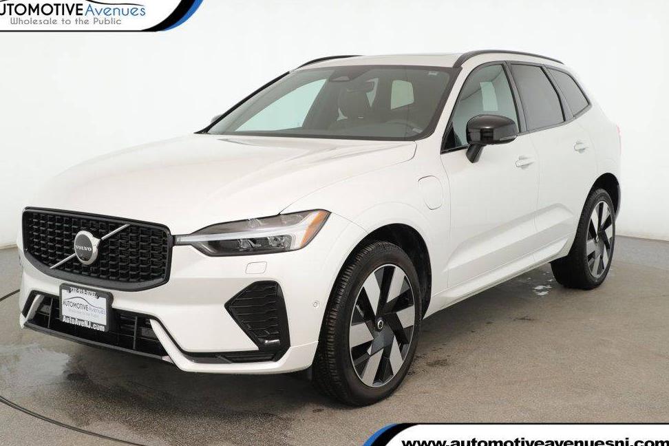 VOLVO XC60 2024 YV4H60DL1R1892530 image