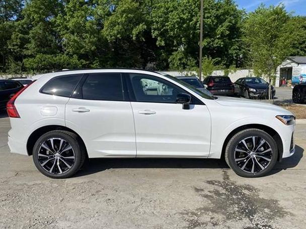 VOLVO XC60 2024 YV4L12RL0R1904597 image