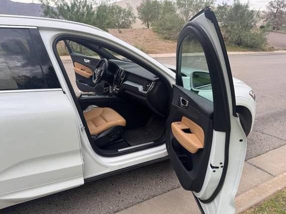 VOLVO XC60 2020 YV4102DK3L1571747 image