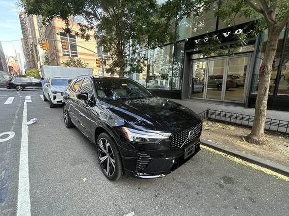 VOLVO XC60 2022 YV4062RM5N1074318 image