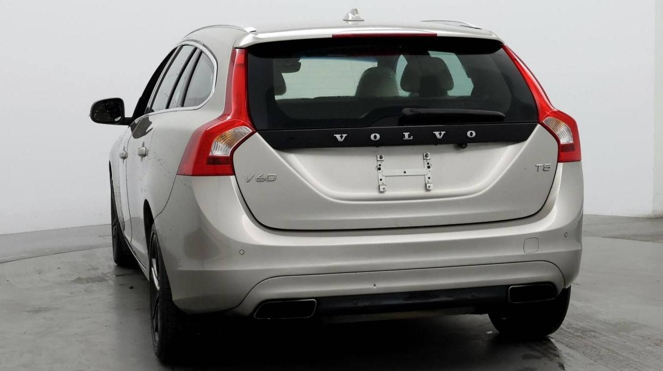 VOLVO V60 2015 YV140MEK0F1227916 image