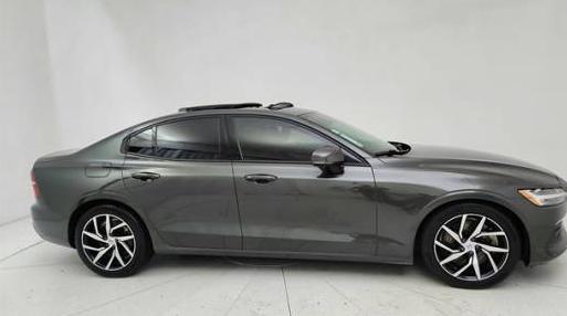 VOLVO S60 2019 7JRA22TK0KG007968 image