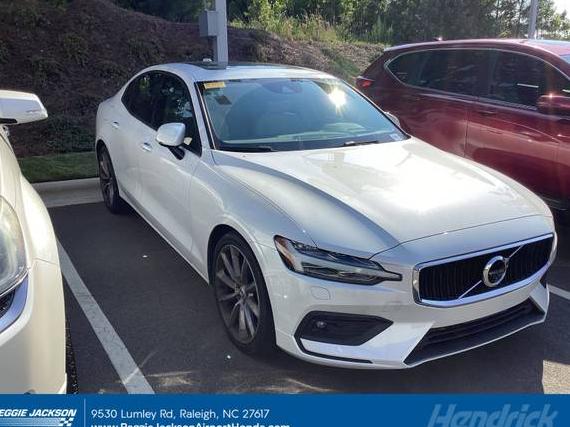 VOLVO S60 2019 7JRA22TK0KG013639 image