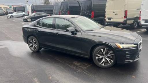 VOLVO S60 2019 7JRA22TM2KG014440 image