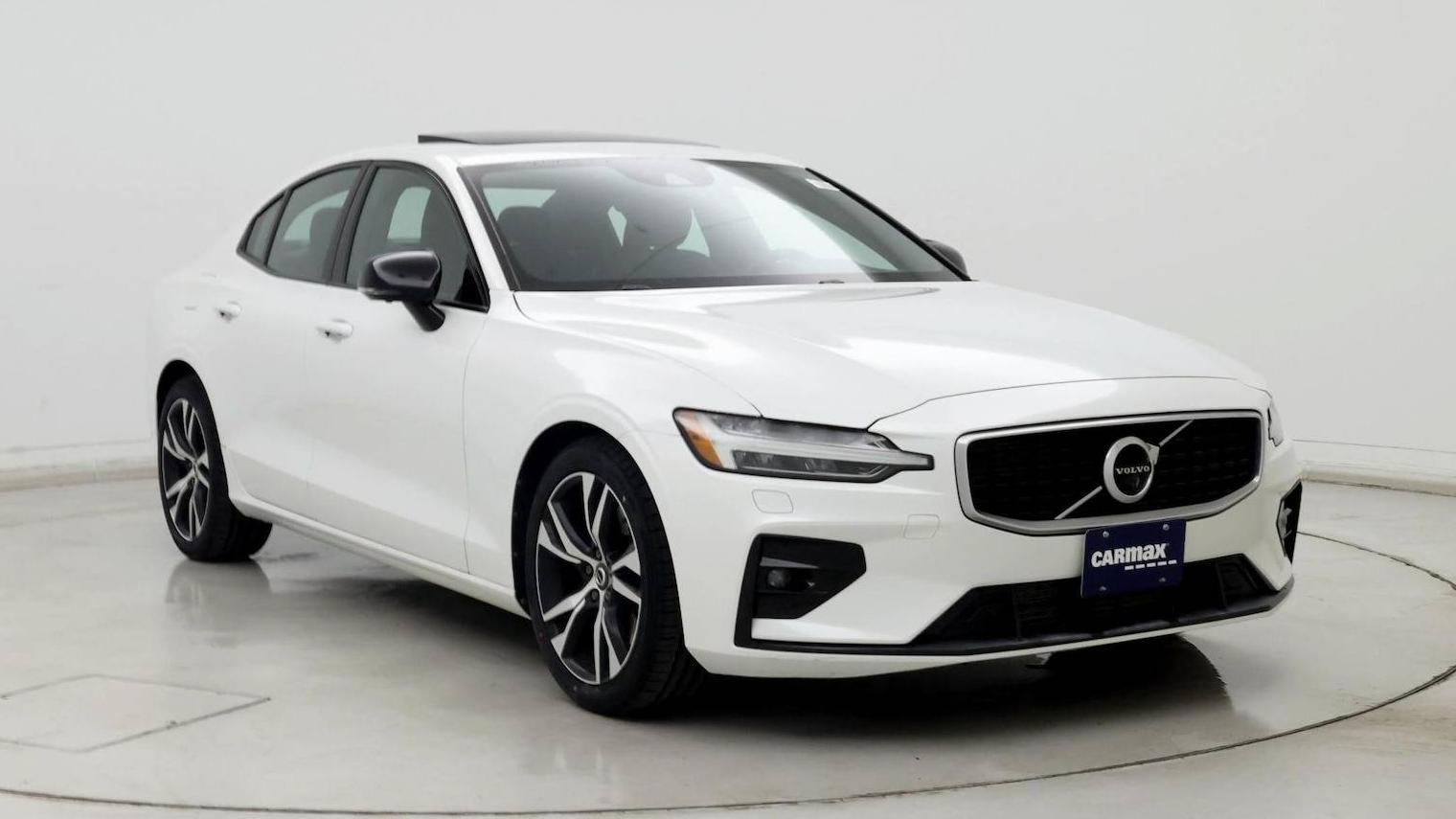 VOLVO S60 2019 7JRA22TM2KG013157 image