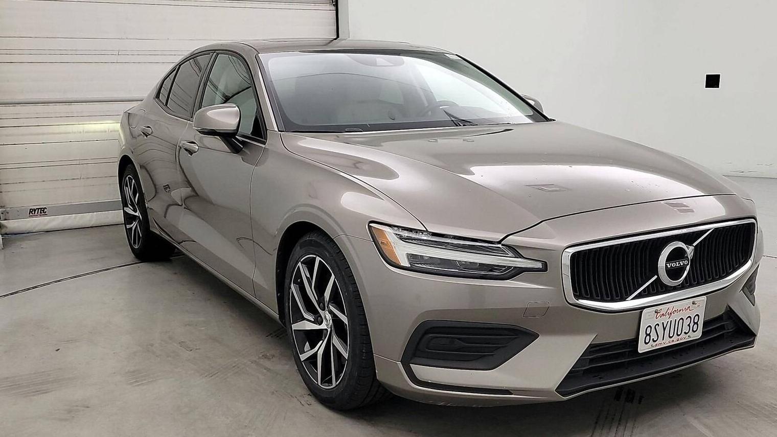 VOLVO S60 2019 7JRA22TK5KG002975 image