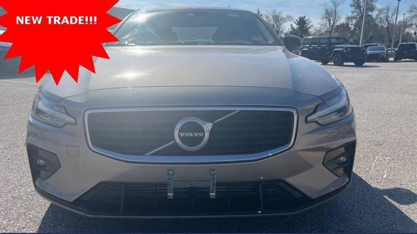 VOLVO S60 2019 7JRA22TM0KG004764 image