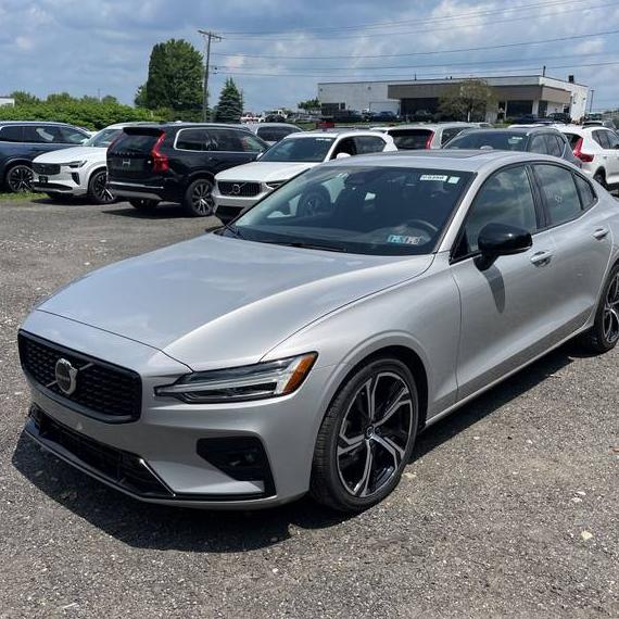 VOLVO S60 2024 7JRL12TK8RG323169 image