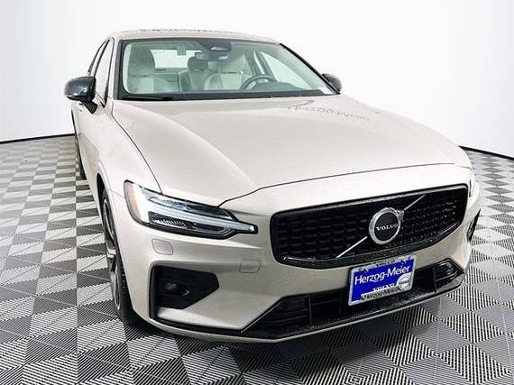 VOLVO S60 2024 7JRL12TK2RG307890 image