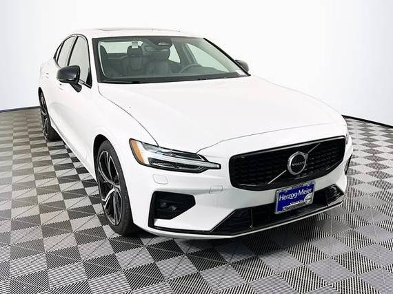 VOLVO S60 2024 7JRL12FK4RG322743 image