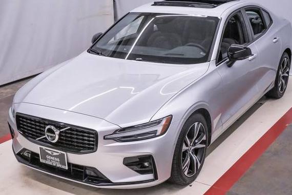 VOLVO S60 2022 7JRL12FM2NG172322 image