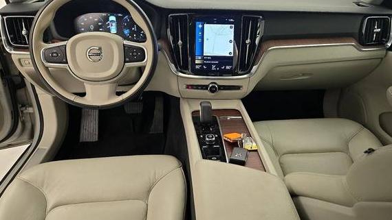 VOLVO S60 2022 7JRL12TZ6NG156110 image