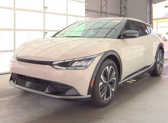 KIA EV6 2023 KNDC34LA6P5606920 image
