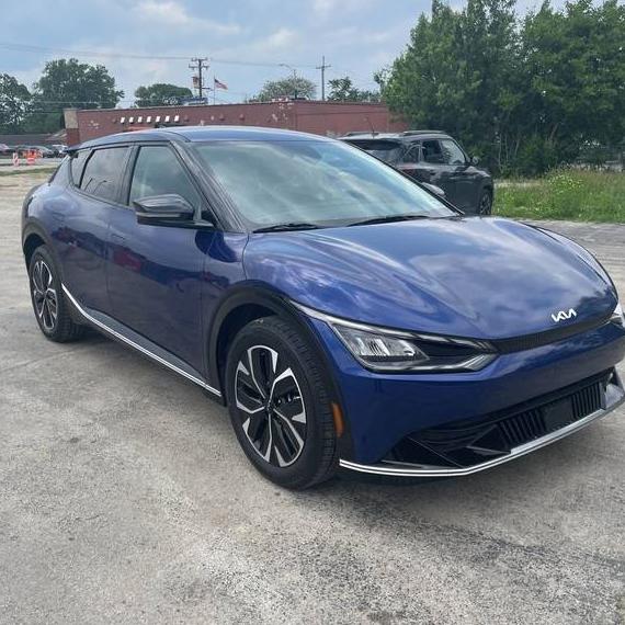 KIA EV6 2023 KNDC34LA1P5612639 image