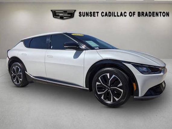 KIA EV6 2023 KNDC34LA3P5127645 image