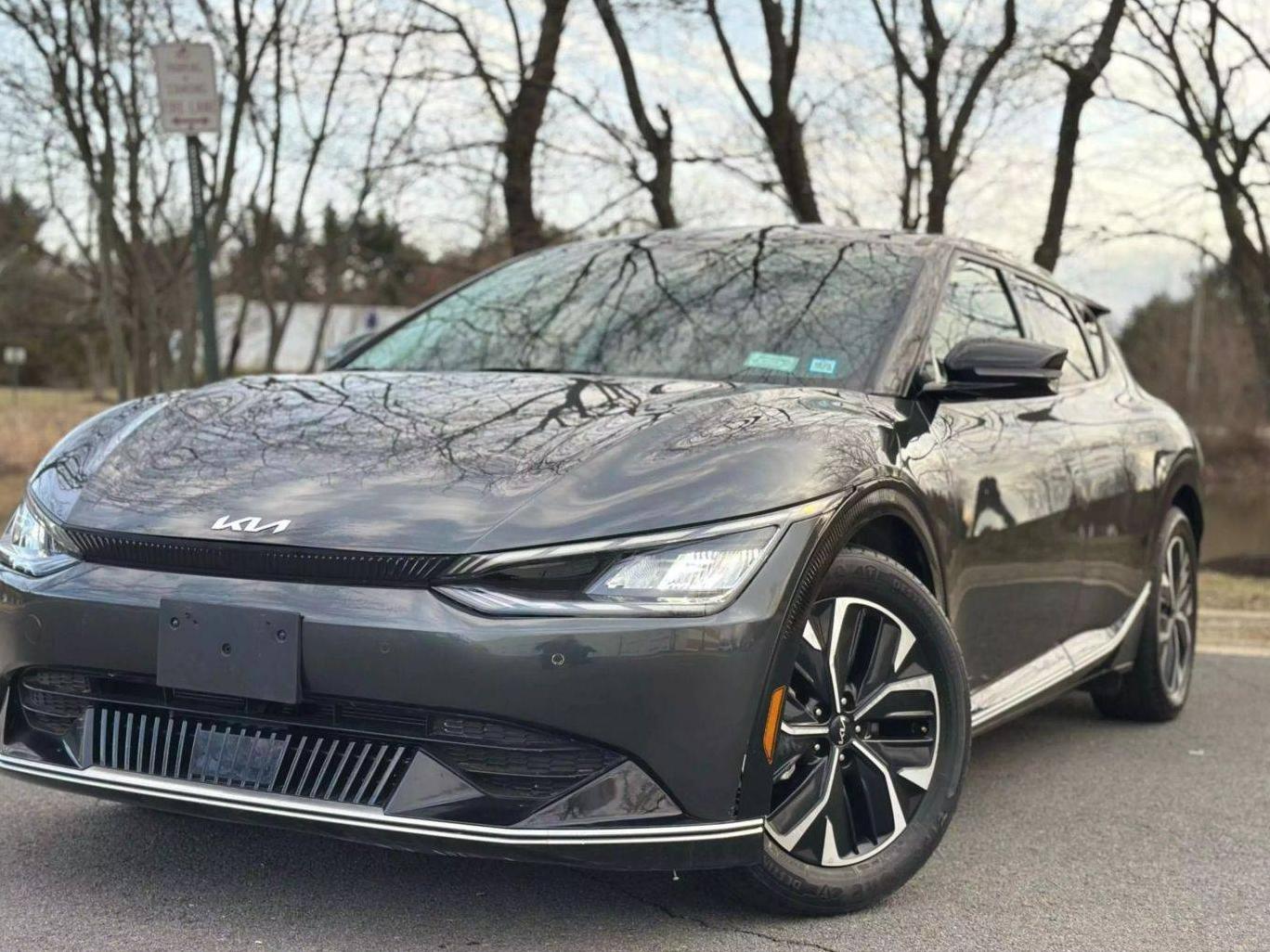 KIA EV6 2023 KNDC34LA3P5127905 image
