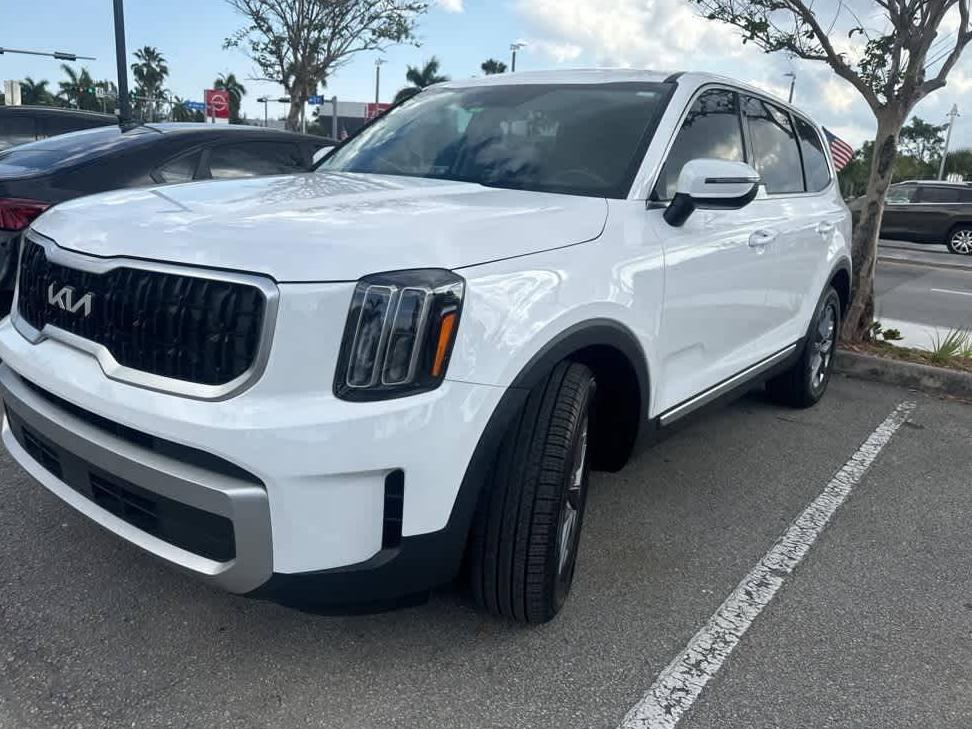 KIA TELLURIDE 2023 5XYP24GC4PG372378 image