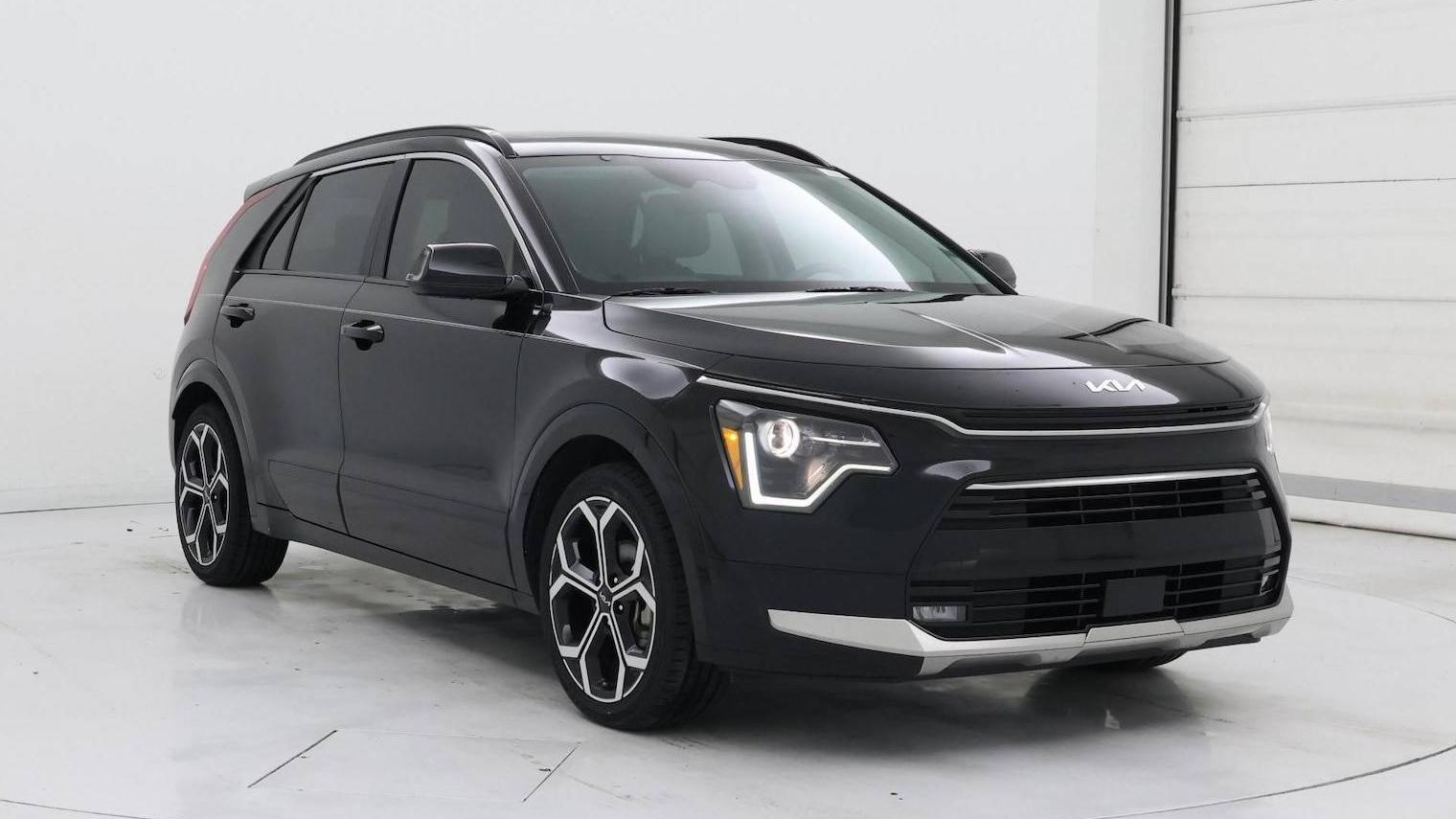 KIA NIRO 2023 KNDCR3LE7P5105840 image
