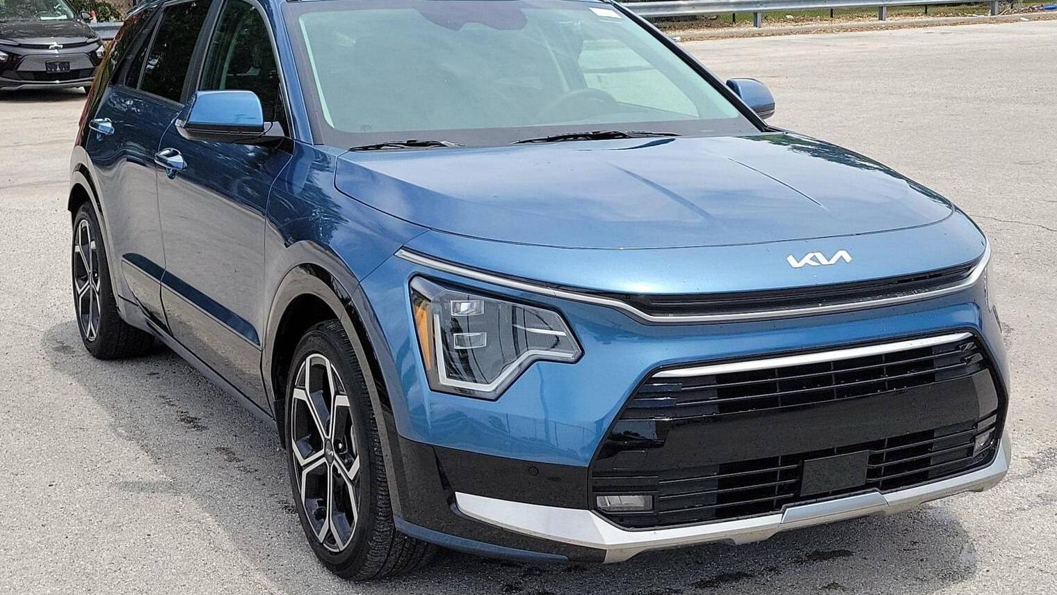 KIA NIRO 2023 KNDCT3LE1P5040985 image