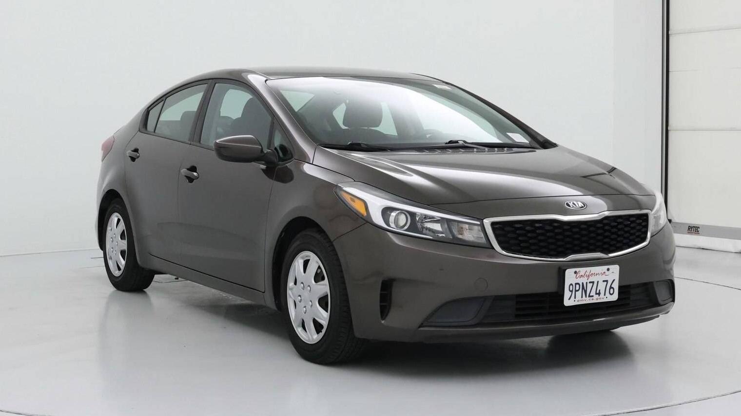 KIA FORTE 2018 3KPFK4A73JE175715 image