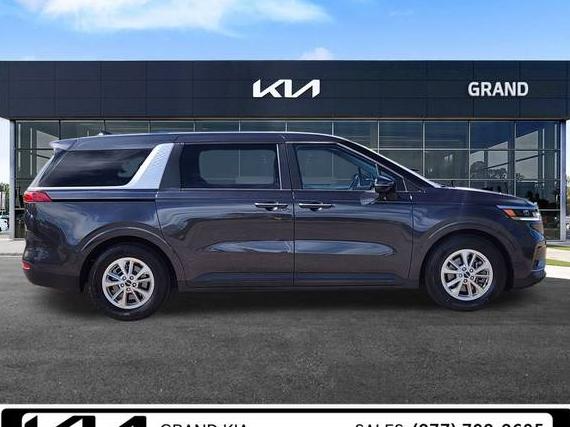 KIA CARNIVAL 2023 KNDNB4H38P6237980 image