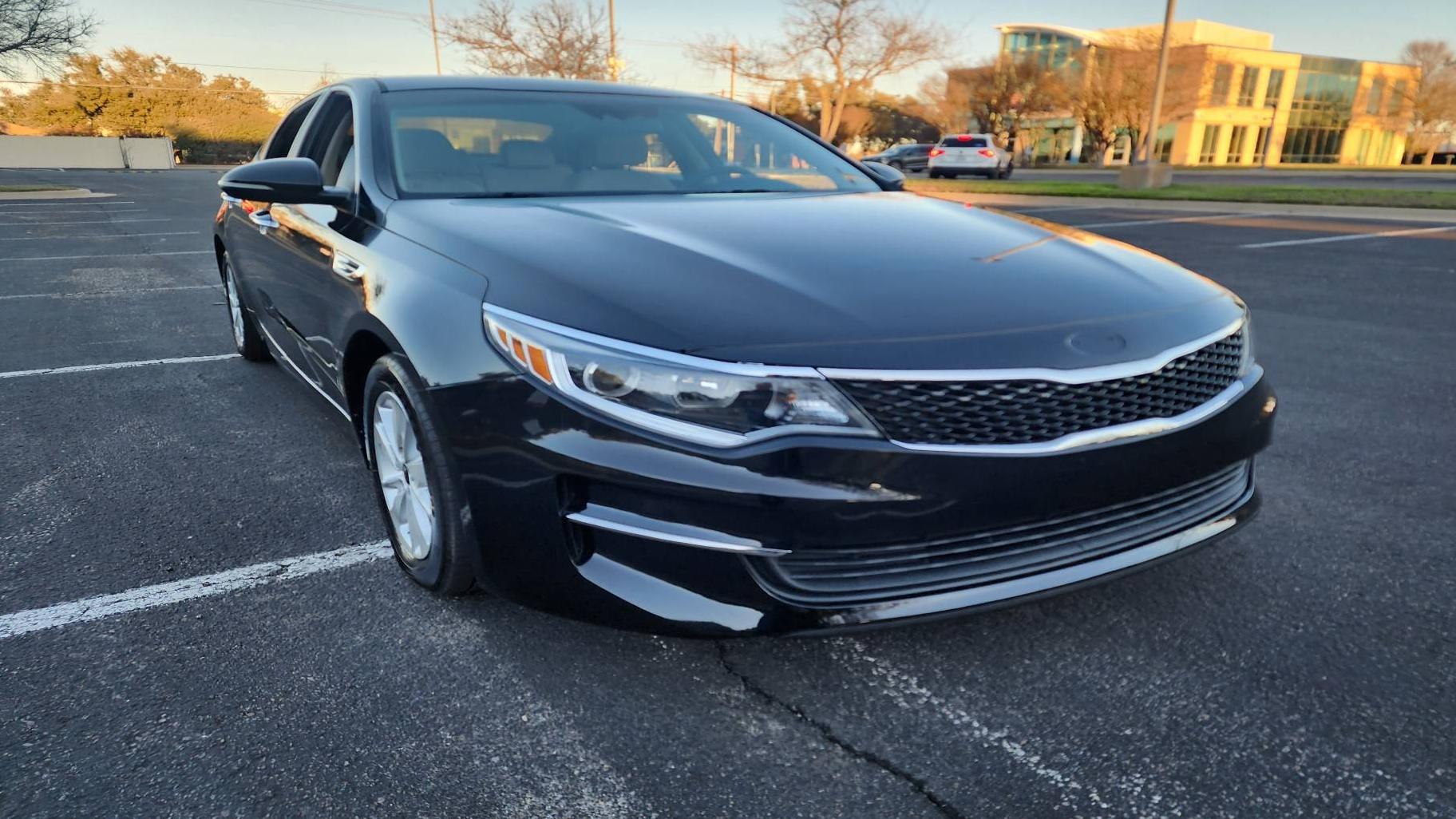 KIA OPTIMA 2016 5XXGT4L30GG115208 image