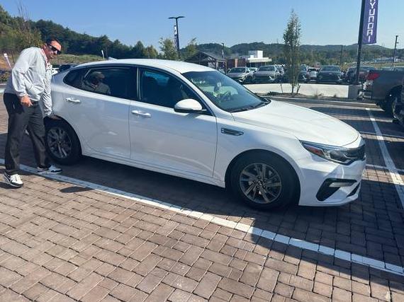 KIA OPTIMA 2019 5XXGT4L35KG342130 image