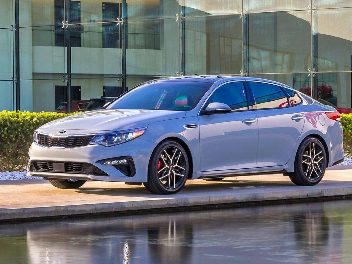 KIA OPTIMA 2019 5XXGU4L10KG320337 image