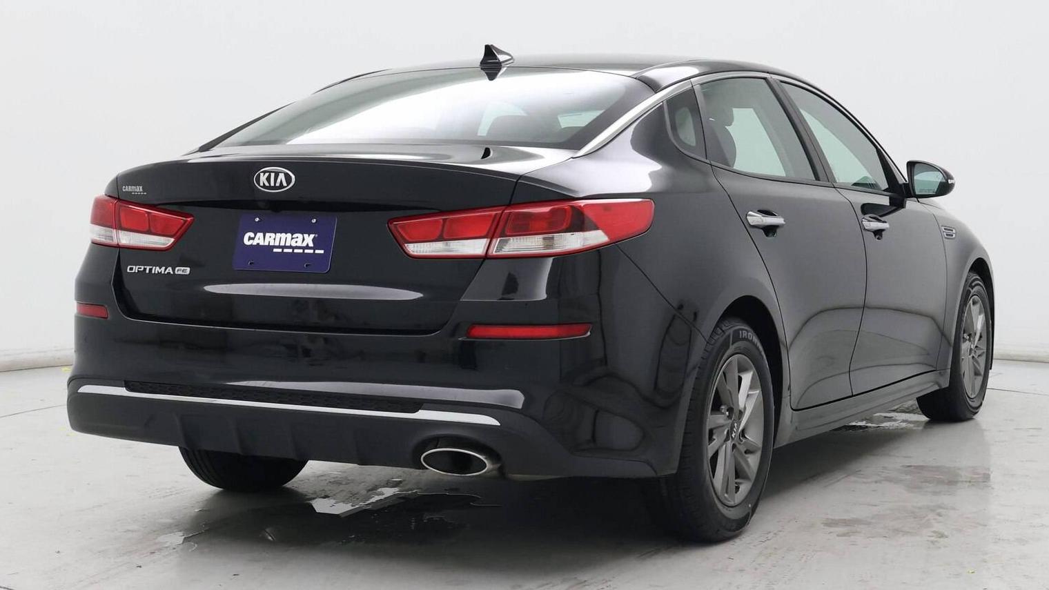 KIA OPTIMA 2019 5XXGT4L30KG311674 image