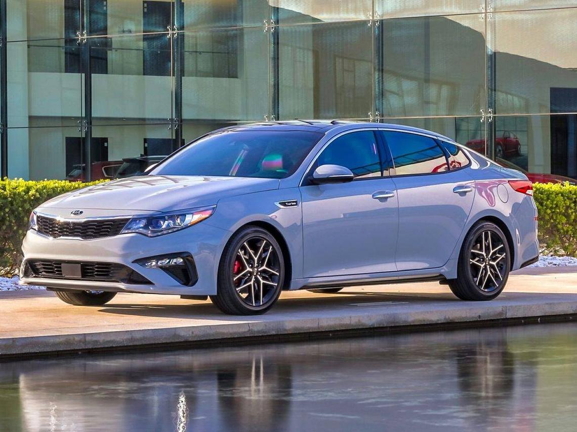 KIA OPTIMA 2019 5XXGU4L15KG288324 image