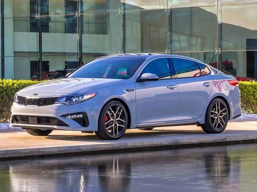 KIA OPTIMA 2019 5XXGT4L35KG304333 image