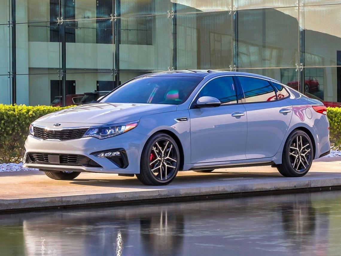 KIA OPTIMA 2019 5XXGT4L37KG369006 image