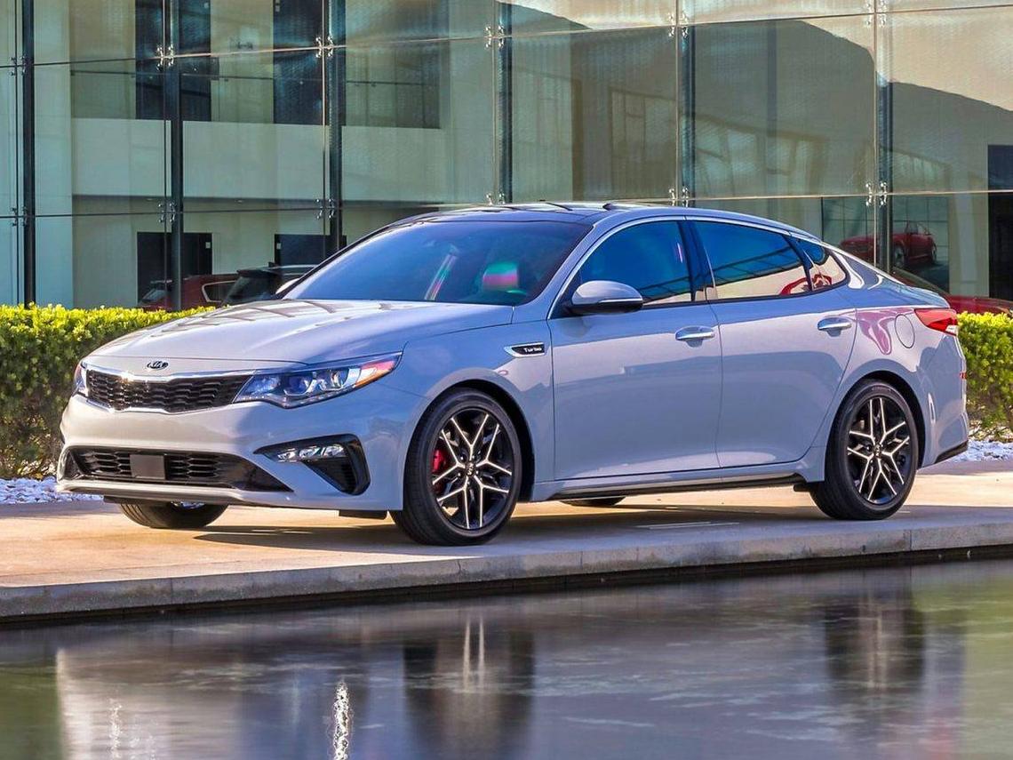 KIA OPTIMA 2019 5XXGT4L36KG301313 image