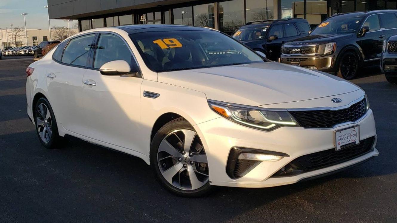 KIA OPTIMA 2019 5XXGT4L35KG362989 image