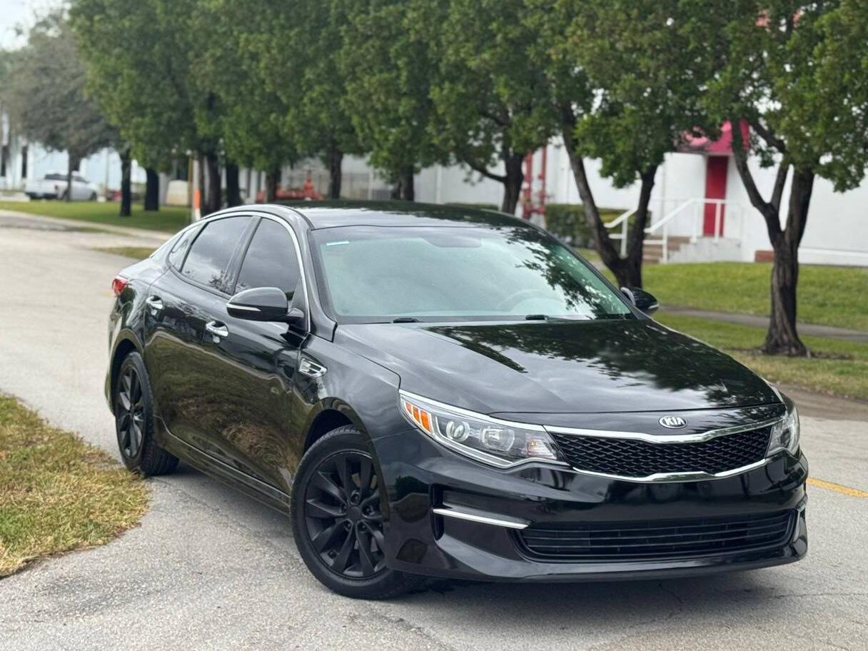 KIA OPTIMA 2018 5XXGU4L37JG243174 image