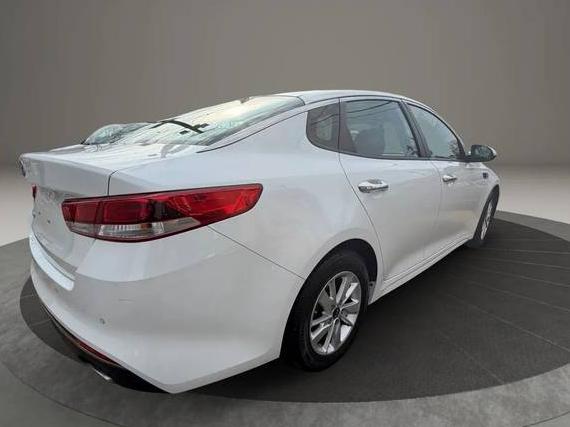 KIA OPTIMA 2018 5XXGT4L31JG215602 image KIA OPTIMA 2018 5XXGT4L31JG215602 image