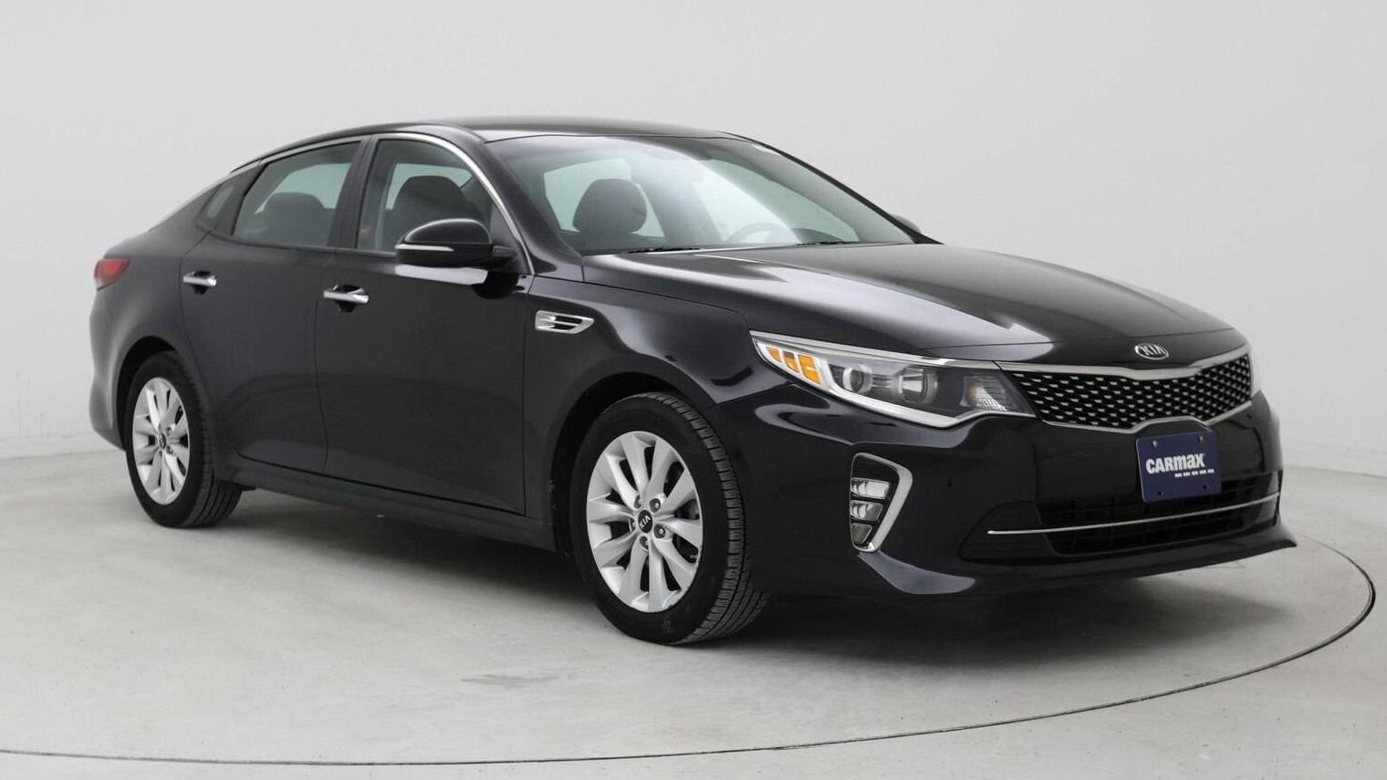 KIA OPTIMA 2018 5XXGT4L38JG186664 image