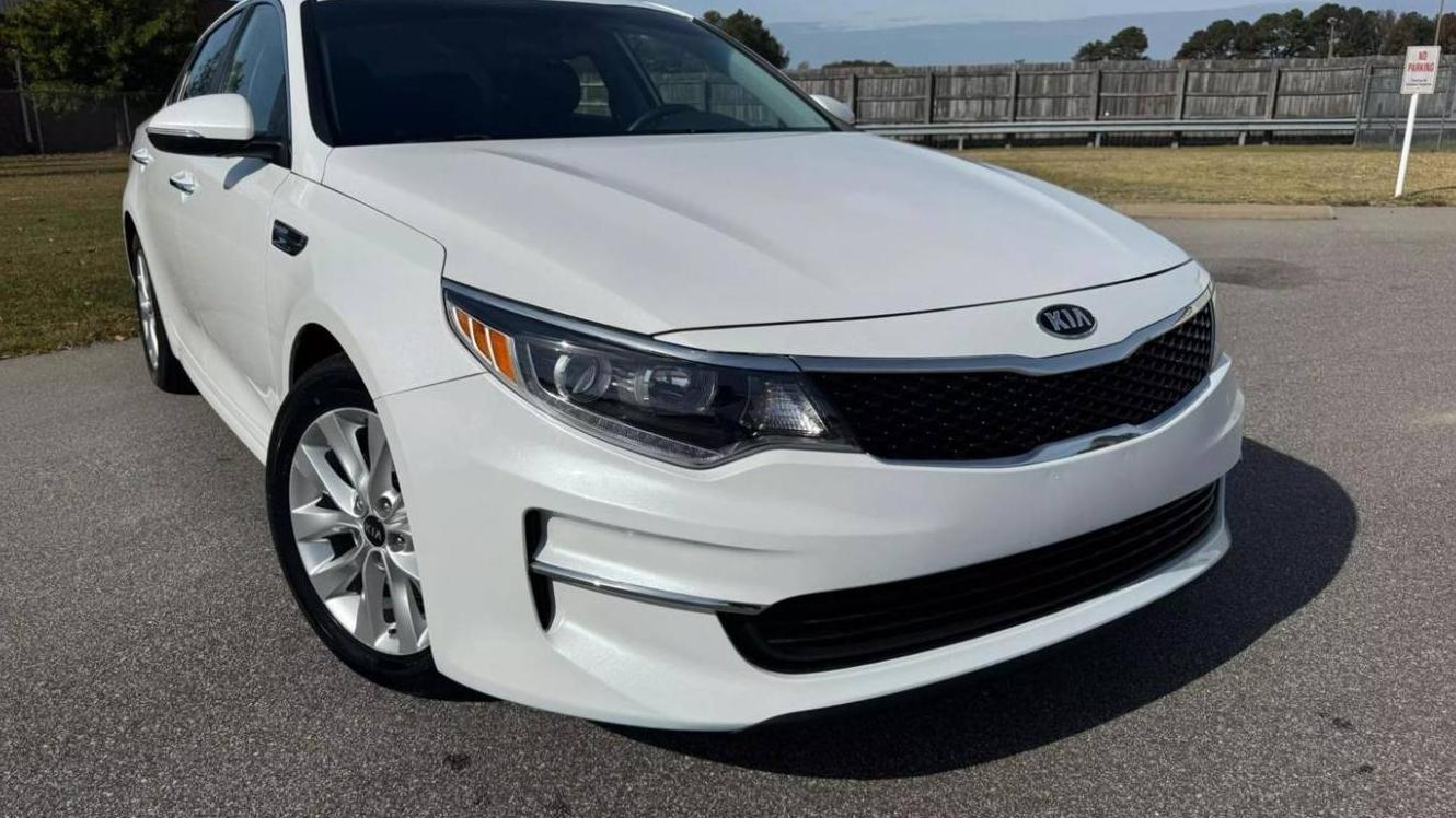 KIA OPTIMA 2018 5XXGT4L31JG265111 image