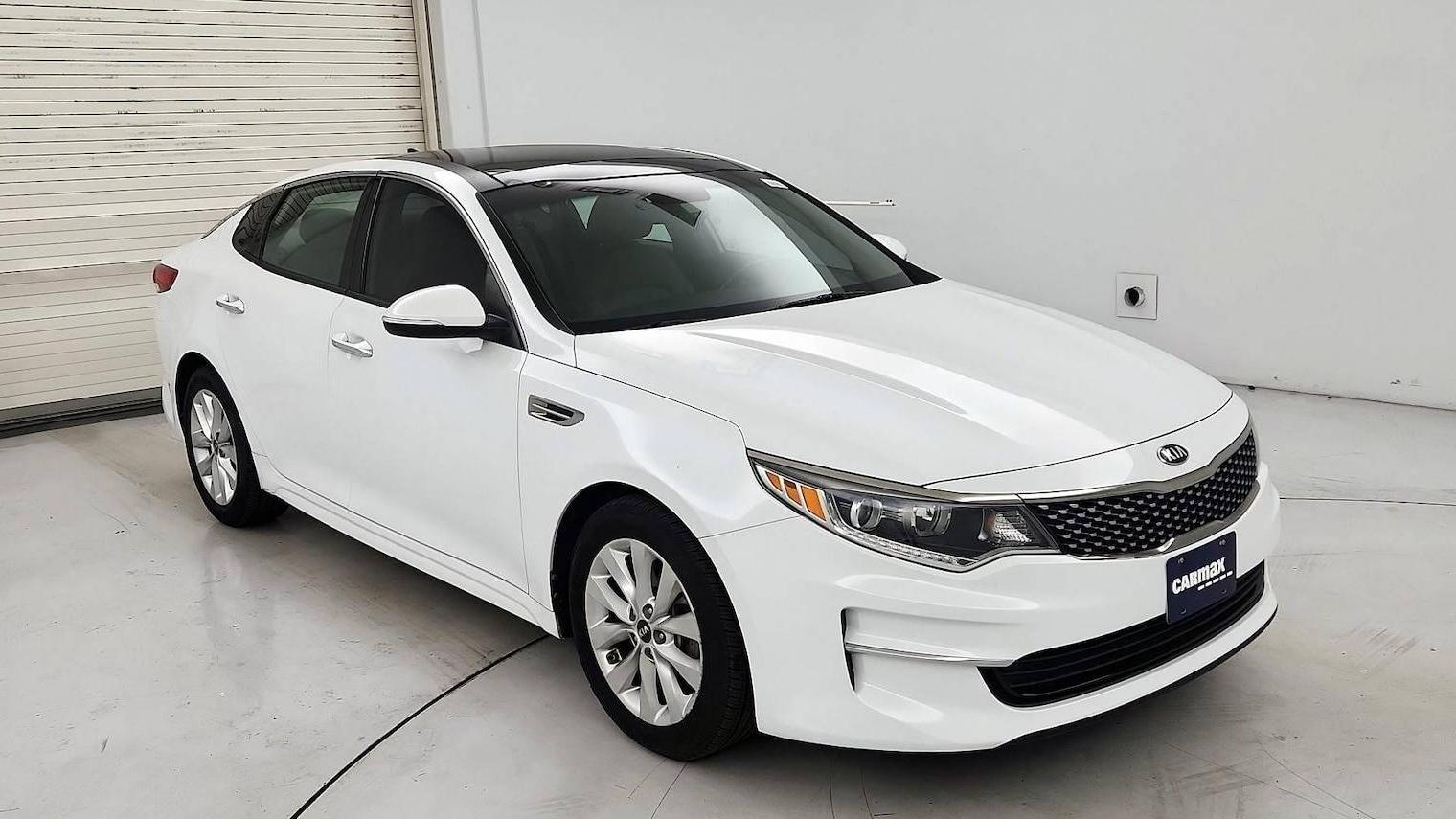 KIA OPTIMA 2018 5XXGU4L31JG214835 image