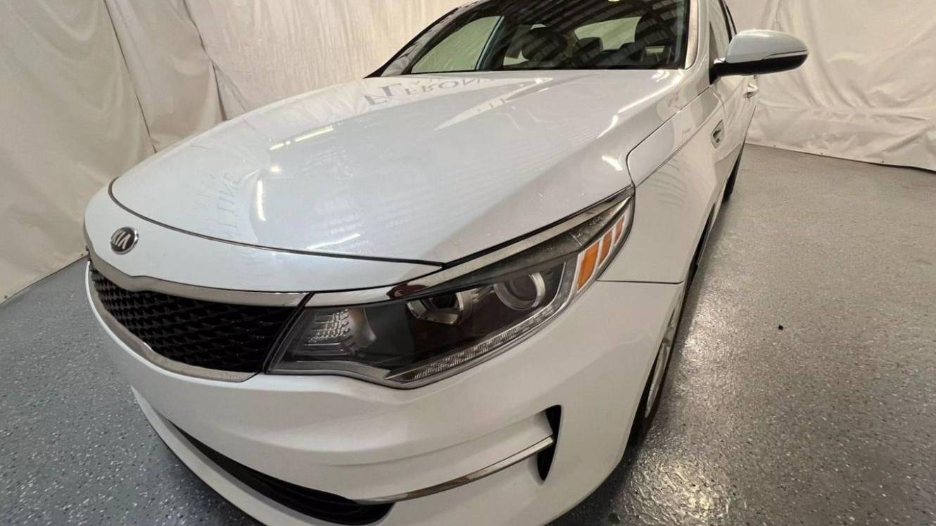 KIA OPTIMA 2018 5XXGU4L30JG187949 image