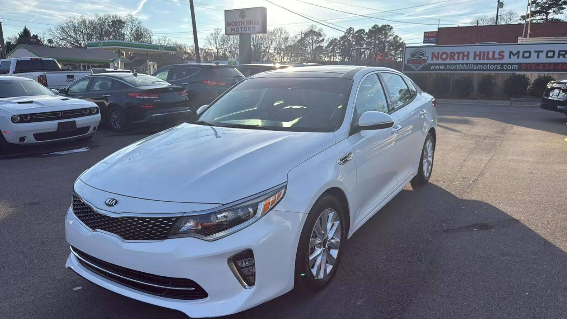 KIA OPTIMA 2018 5XXGT4L32JG241125 image